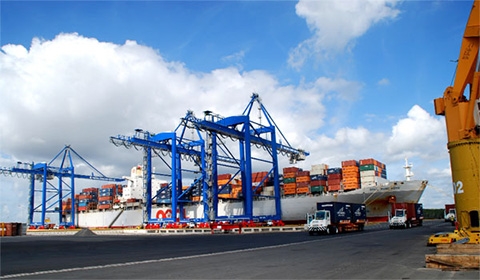 southern ports struggle in internecine battle