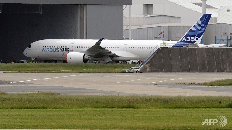 airbus offers sneak preview of new a350