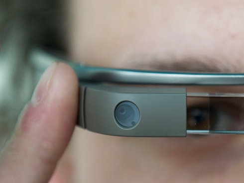 facebook and twitter jump on google glasses