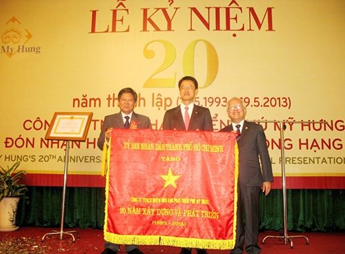 phu my hung celebrates 20th anniversary with labour order