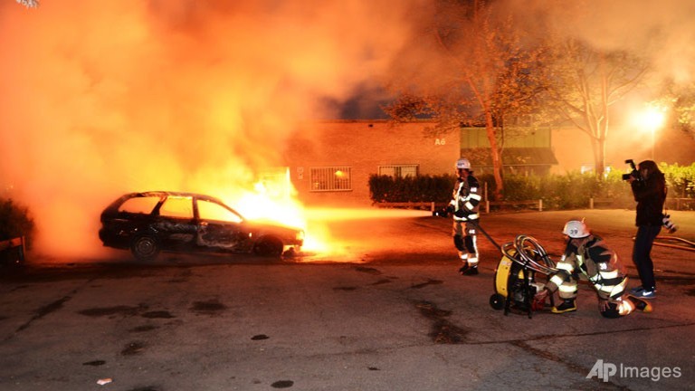 stockholm riots continue for a fifth night