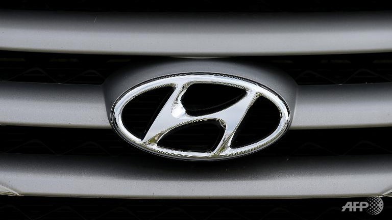 hyundai recalls 140000 suvs over airbag issue