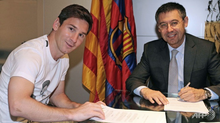 Apologetic Messi signs new Barca deal