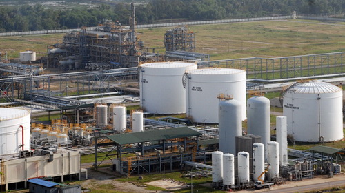 vietnams sole oil refinery closed for full maintenance