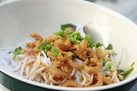 tasting dried shrimp laksa in soc trang