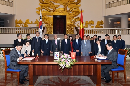 pm witnesses vn kok trade agreement signing