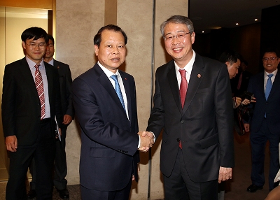 vn rok boost cooperation in finance