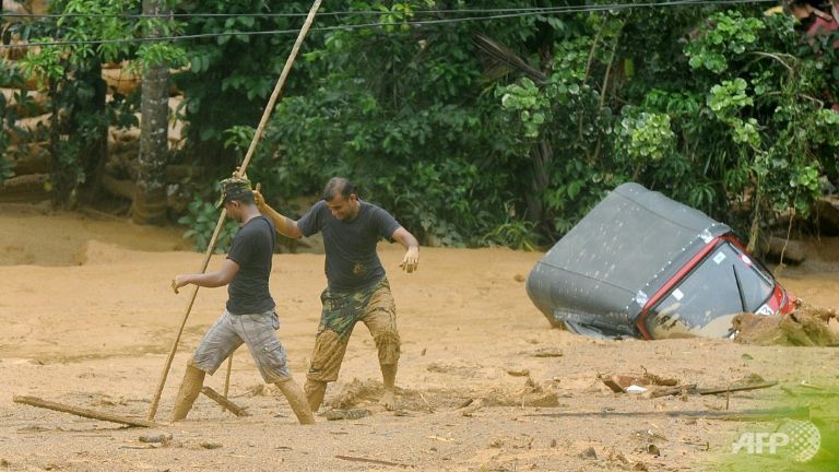 200,000 flee capital as Sri Lanka flood misery worsens