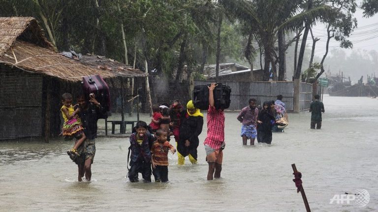 Thousands homeless in cyclone-hit Bangladesh