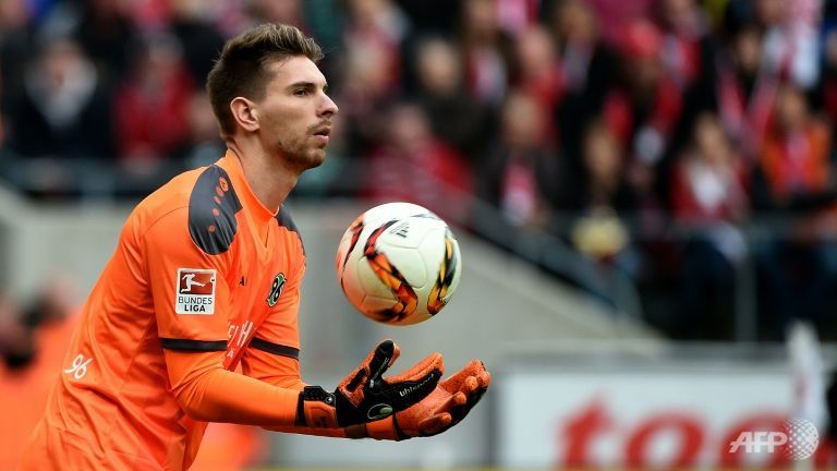 leicester to sign german world cup goalkeeper zieler