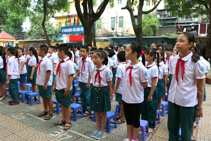 School enrollment time a headache for Hà Nội parents
