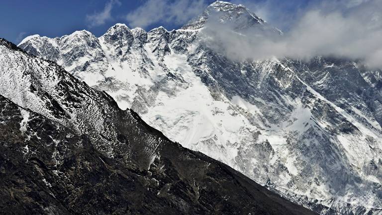 3 Climbers Die On Everest One Missing 