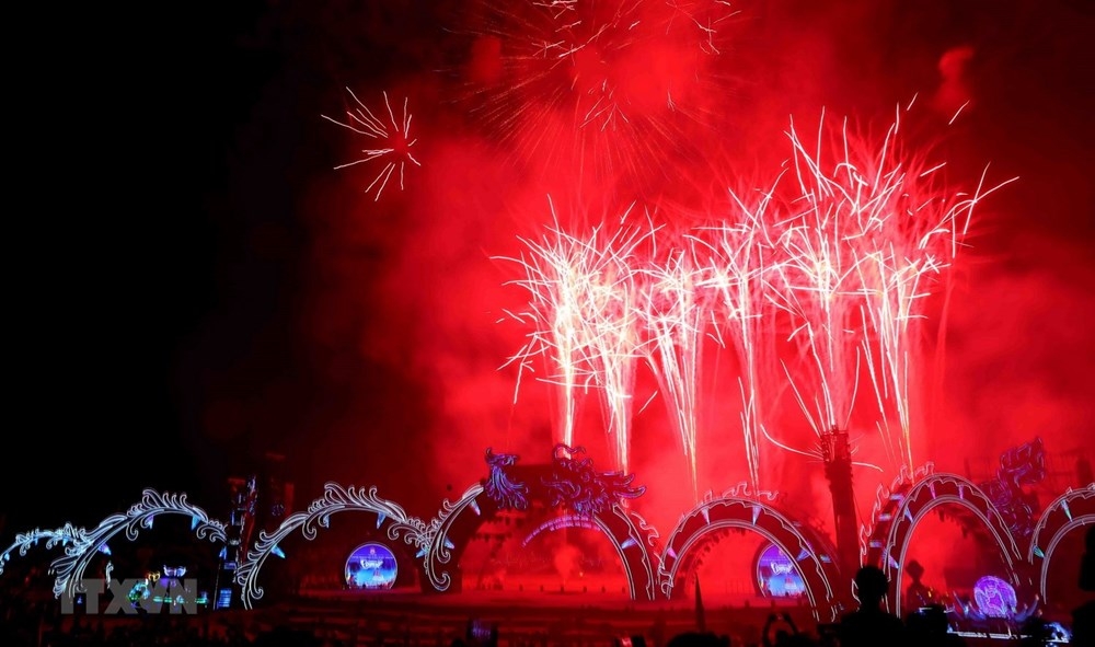 sparkling ha long on opening night of carnaval