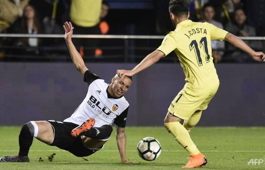 Villarreal boost Europa League hopes with late win over Valencia