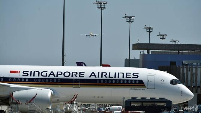 singapore airlines flight suffers hydraulic leak during landing at kolkata airport