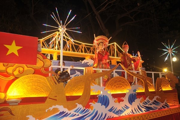 flower parades make a magnificent addition to danangs fireworks festival