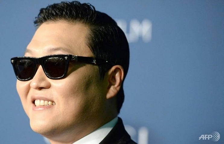 Freelance style: Psy splits from agent