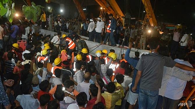 india flyover collapse kills 18 in varanasi more feared trapped under debris