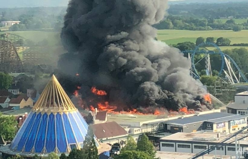 seven injured in massive blaze at germanys largest theme park