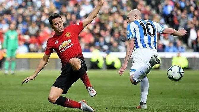 man utds champions league hopes ended by huddersfield draw