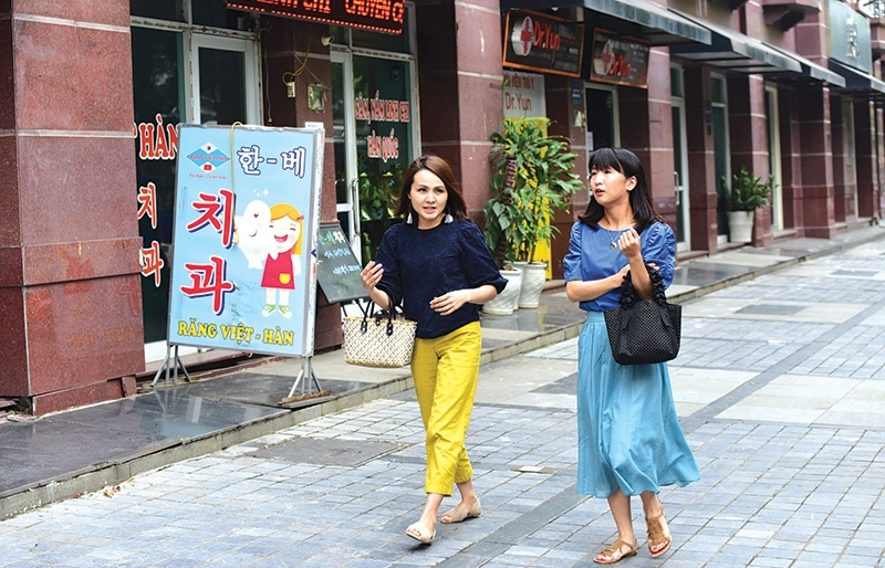 south korean enclaves make mark in hanoi