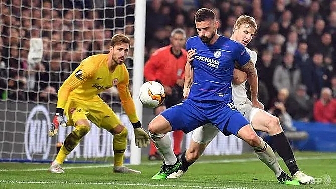 chelsea reach europa league final after kepa shines in shoot out drama