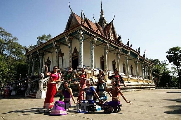 photo exhibition features vietnamese pagodas