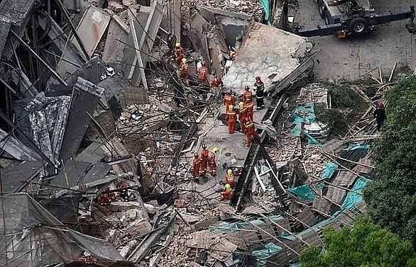 7 killed after building in Shanghai collapses