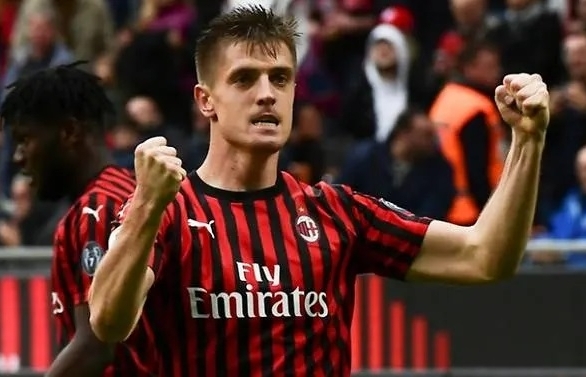 Piatek, Suso keep AC Milan's Champions League hopes alive