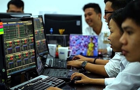 Brokers, banks and energy firms lift market