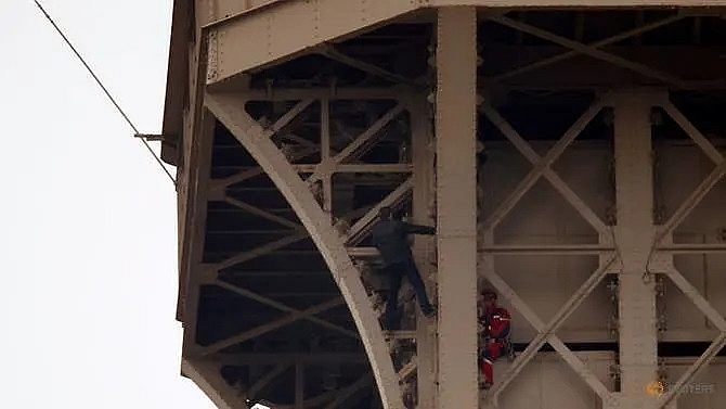 eiffel tower evacuated after climber spotted