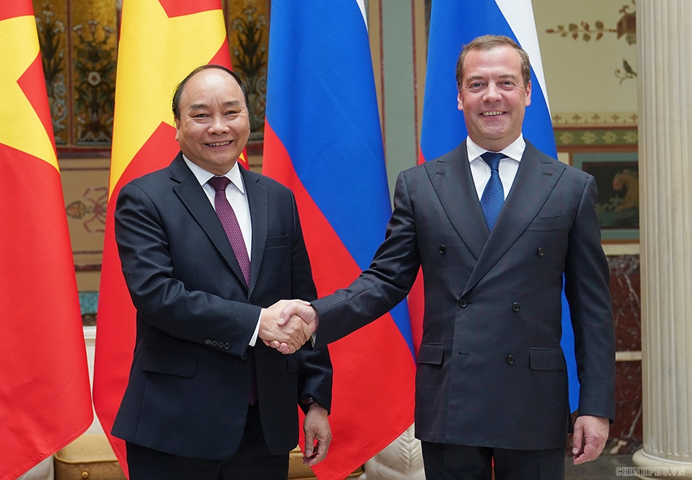 pm phuc holds talks with russian counterpart