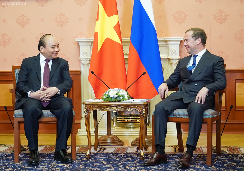 pm phuc holds talks with russian counterpart