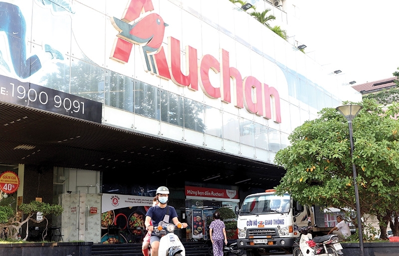 Auchan throws in towel over tough competition