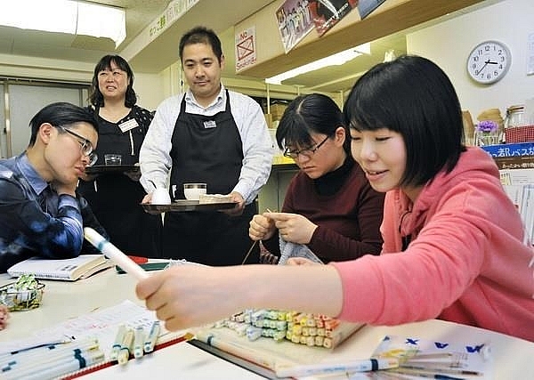 more than 200 vietnamese pass visa exam to work in japan