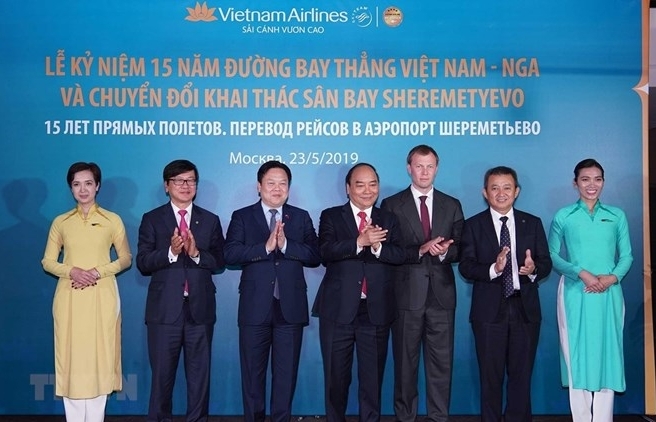 prime minister asks vietnam airlines to better services