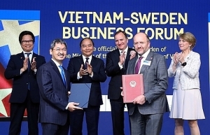 Take a chance on Vietnam: PM Phuc wants Swedish investment