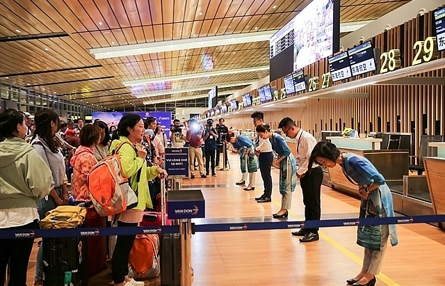 Van Don Airport receives first international flight