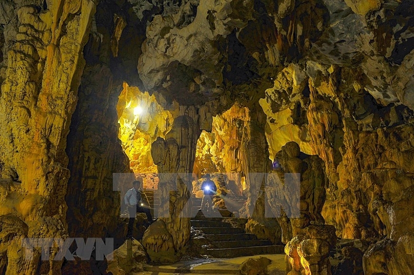dich long cave and pagoda complex in ninh binh