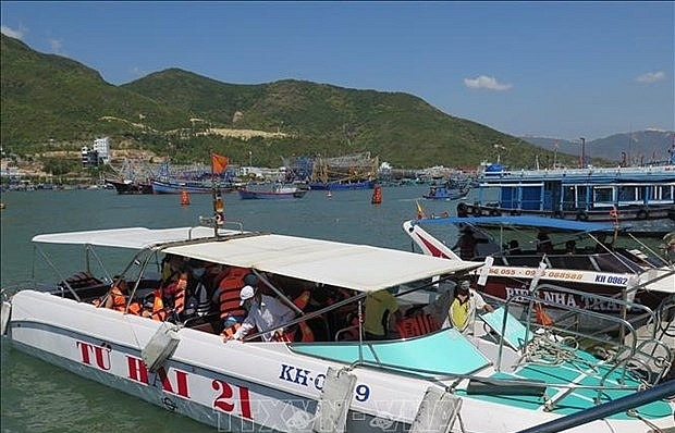 New 12-dock tourist pier on trial run in Nha Trang