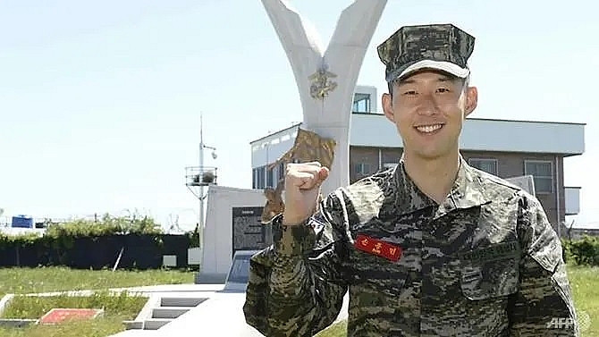 spurs hotshot son heung min earns military accolade