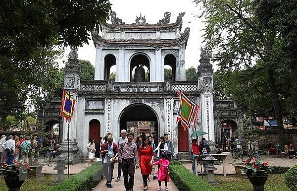 tourists to hanoi reduce by 984 percent in april
