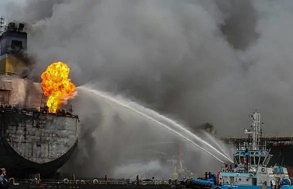 22 injured in Indonesian oil tanker fire