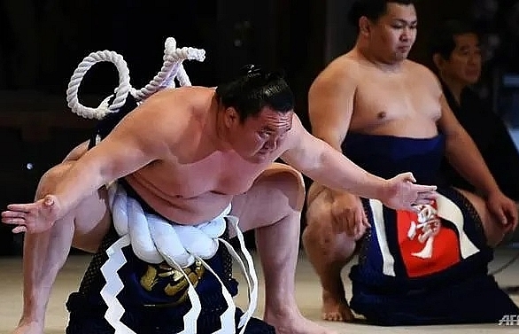 Young sumo wrestler dies of coronavirus in Japan