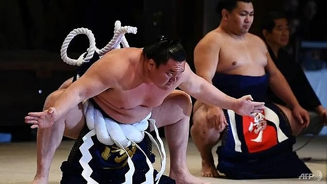 young sumo wrestler dies of coronavirus in japan