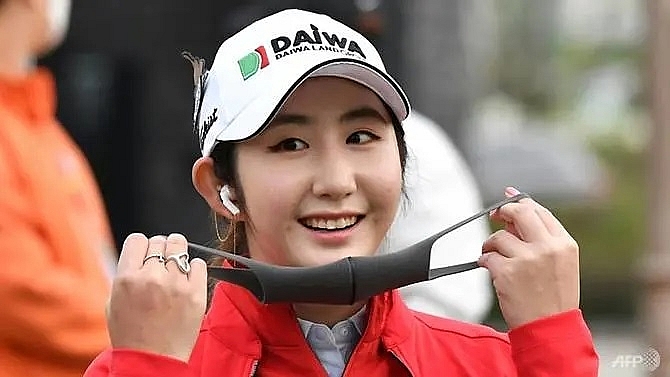 facemasks silence and social distancing as pro golf resumes in south korea