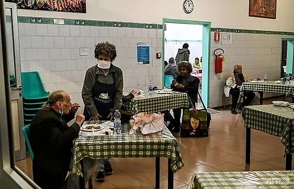 From opera to bread line: Italy's surge in the 'new poor'