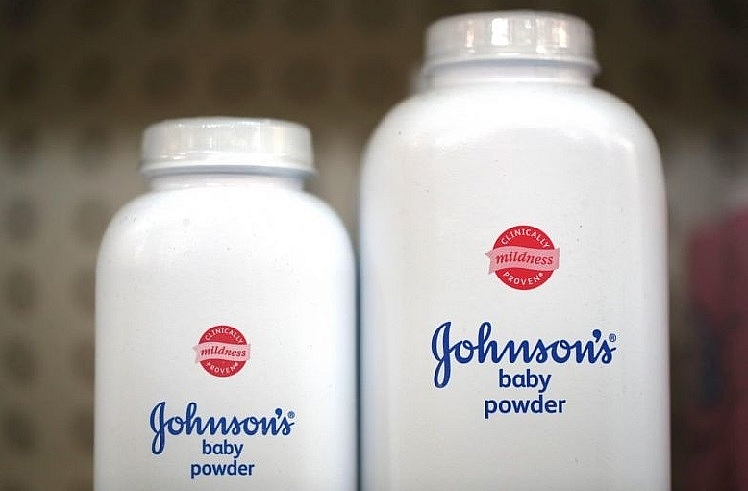 johnson johnson to stop sales of talc based baby powder in us canada