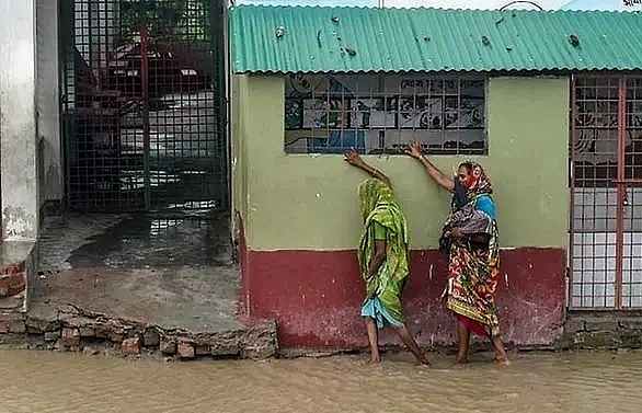 'Super cyclone' Amphan batters Bangladesh and India