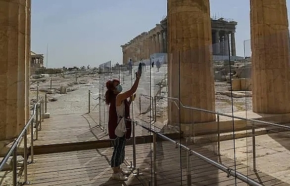 Greece to restart tourism mid-June, international flights Jul 1